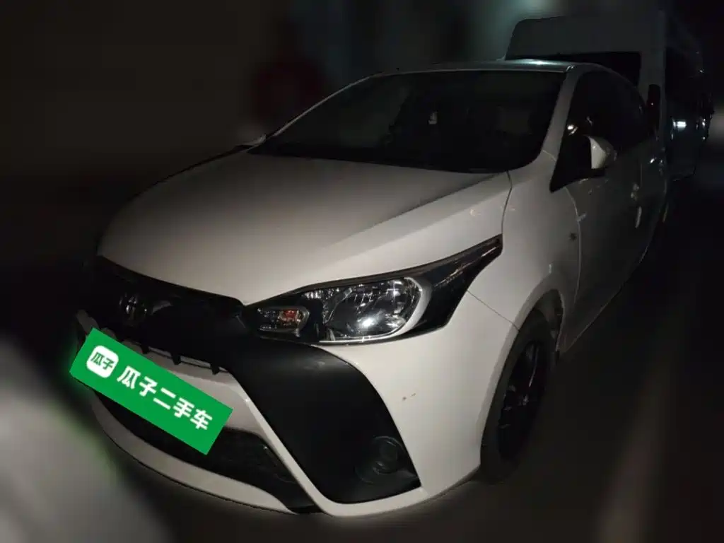 Toyota Yaris L — фото 1