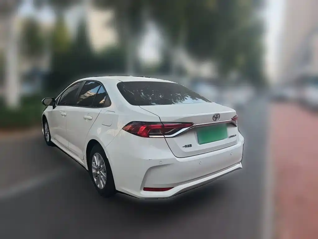 Toyota Corolla — фото 4