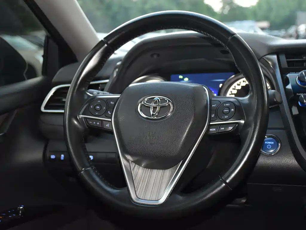 Toyota Camry — фото 11