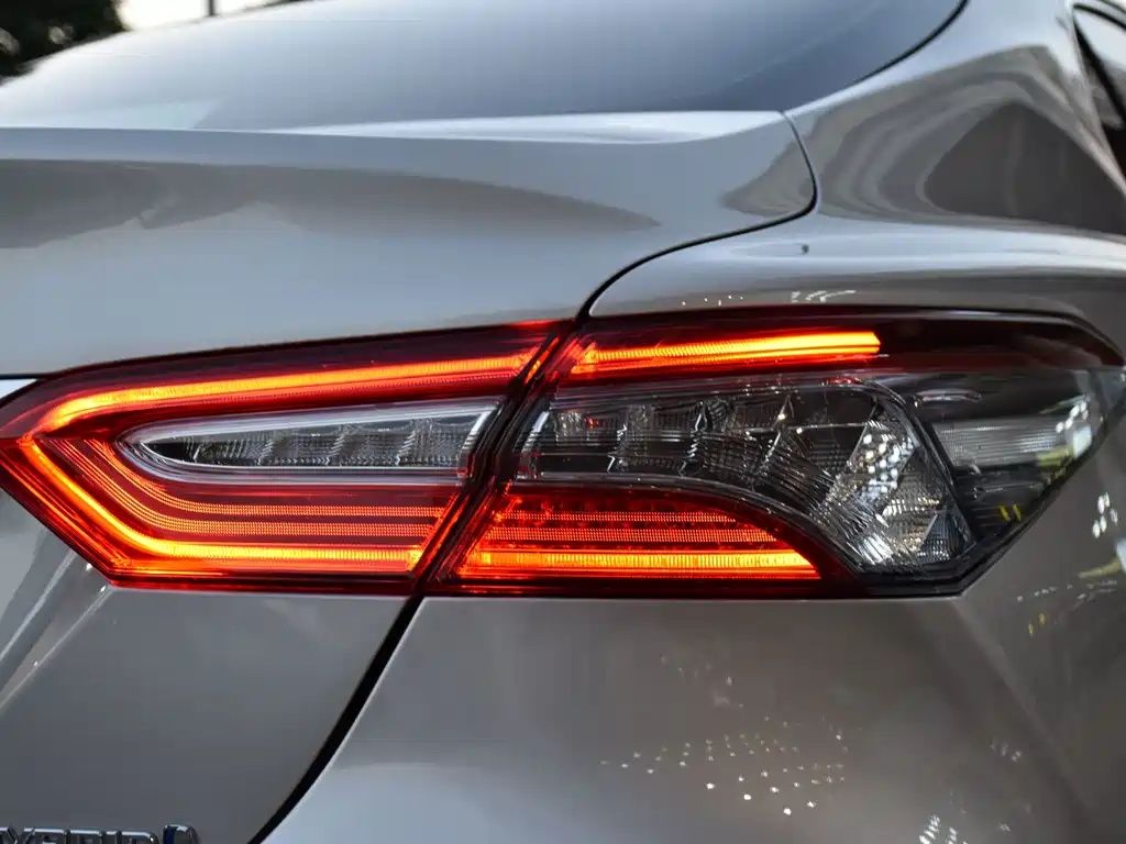 Toyota Camry — фото 15