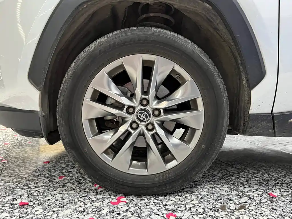 Toyota Wildlander — фото 15