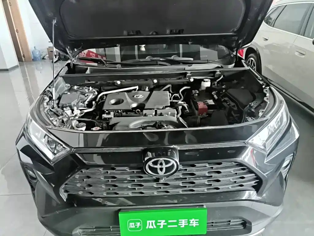 Toyota RAV4 — фото 20