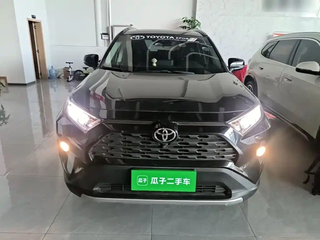 Toyota RAV4 — фото 3