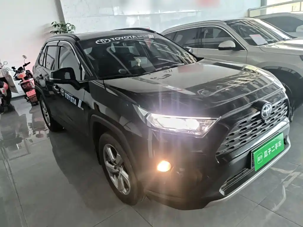 Toyota RAV4 — фото 4