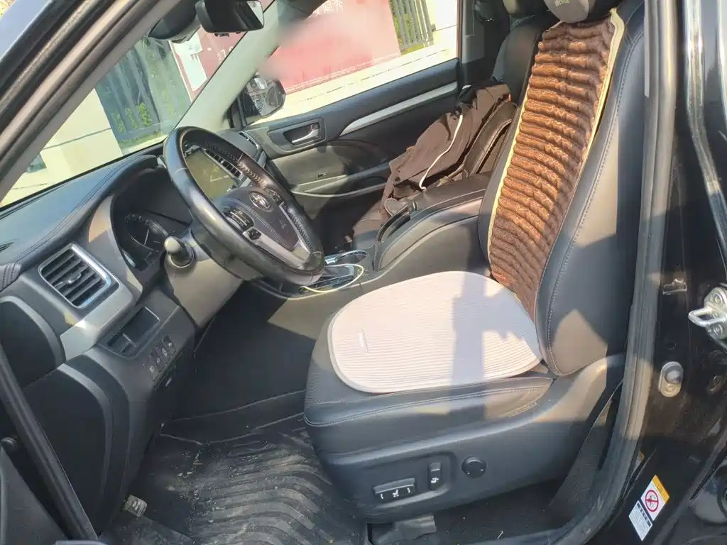 Toyota Highlander — фото 11