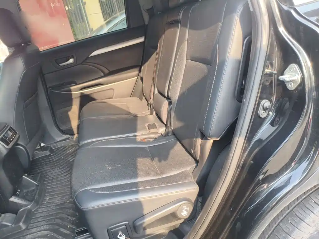 Toyota Highlander — фото 13