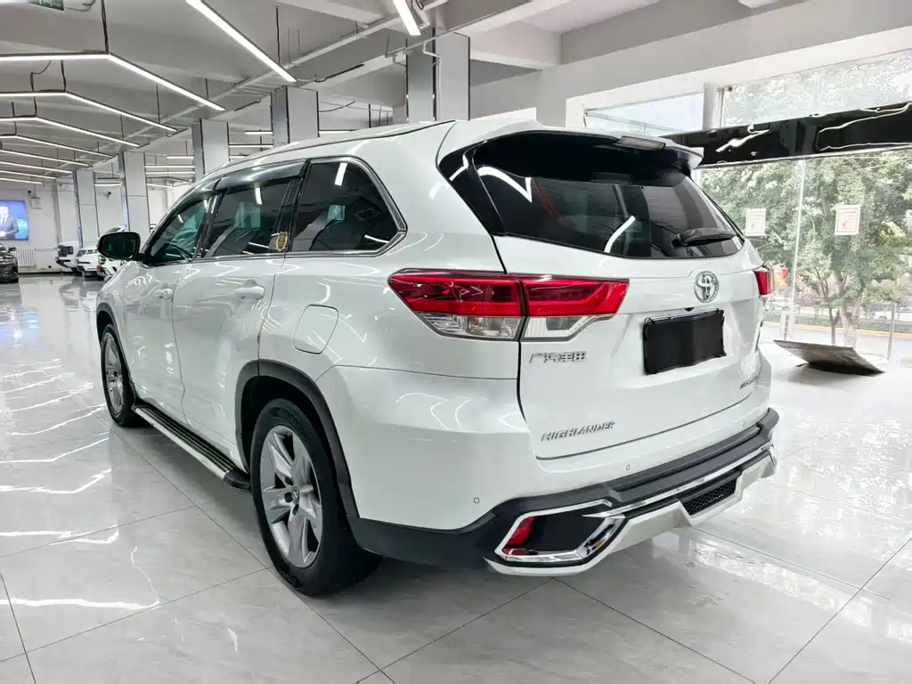 Toyota Highlander — фото 3