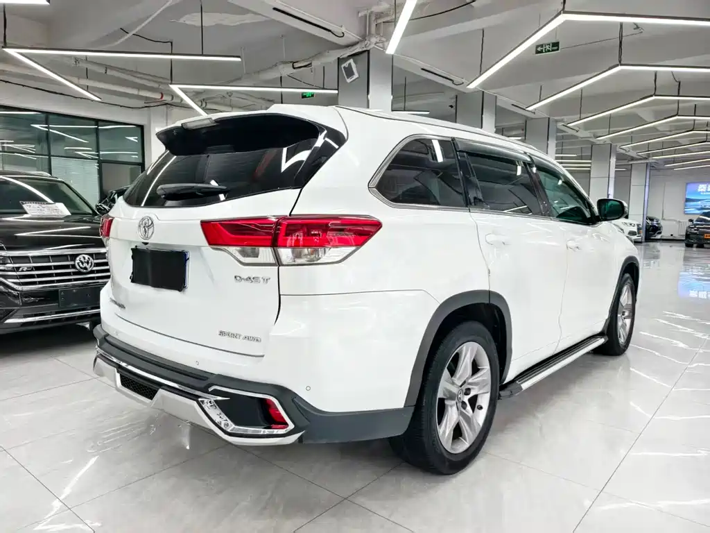 Toyota Highlander — фото 7
