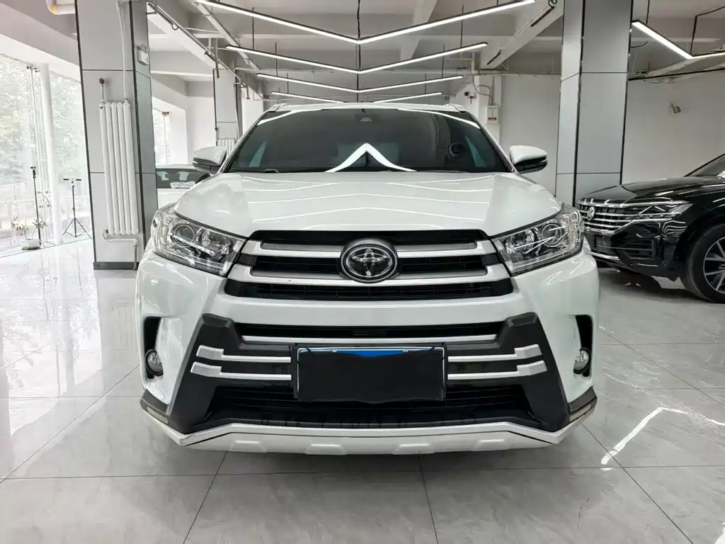 Toyota Highlander — фото 8