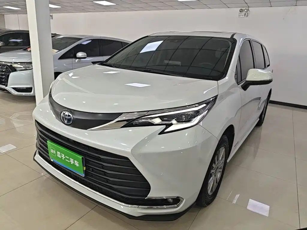 Toyota Sienna — фото 2