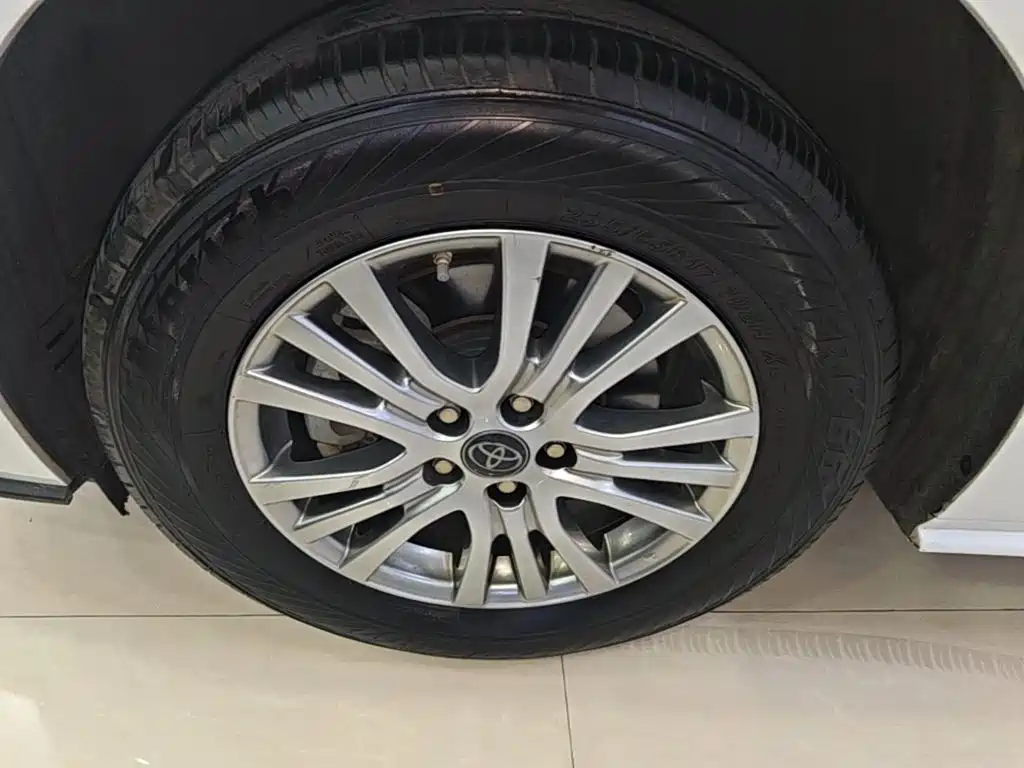 Toyota Sienna — фото 23