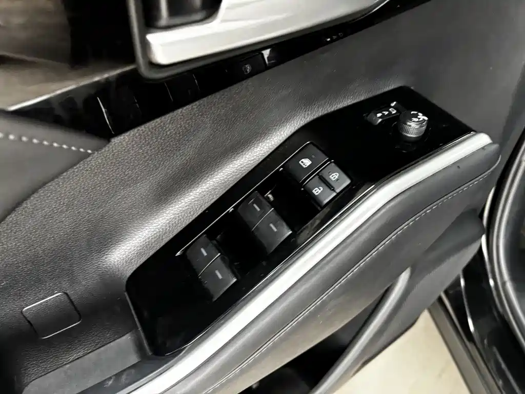 Toyota Highlander — фото 11