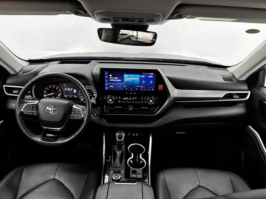 Toyota Highlander — фото 14