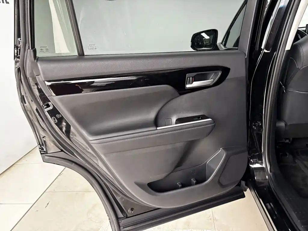 Toyota Highlander — фото 23