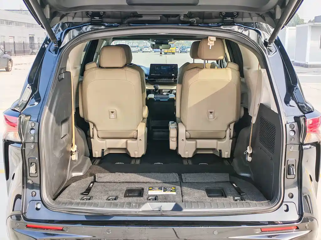 Toyota Granvia — фото 5