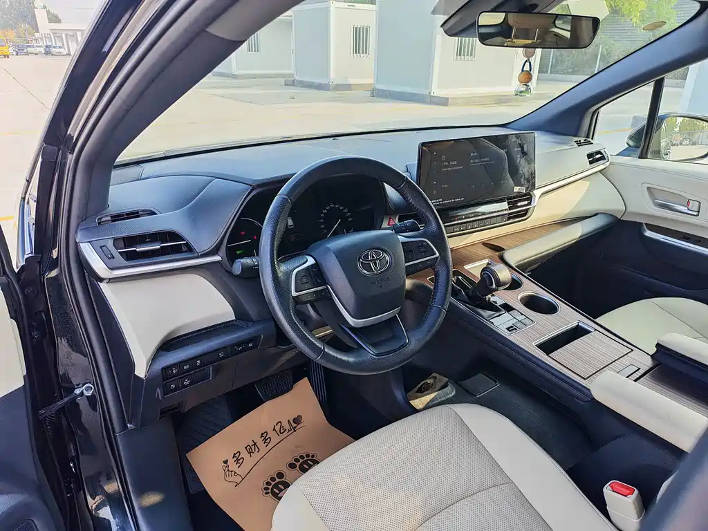 Toyota Granvia — фото 7