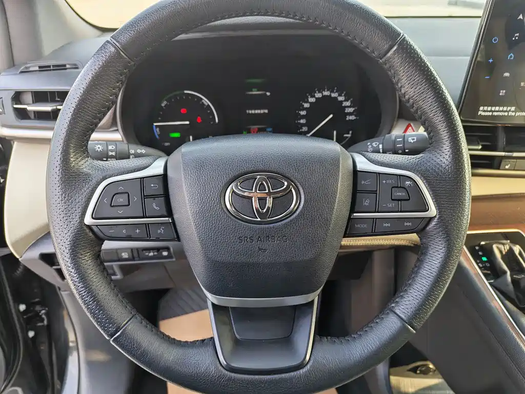 Toyota Granvia — фото 9