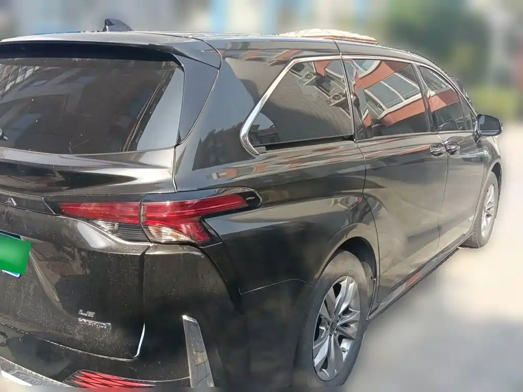 Toyota Sienna — фото 6