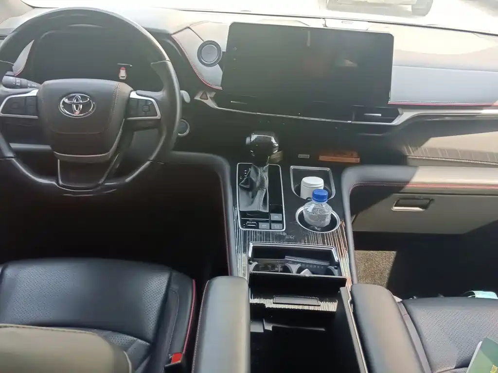 Toyota Sienna — фото 10