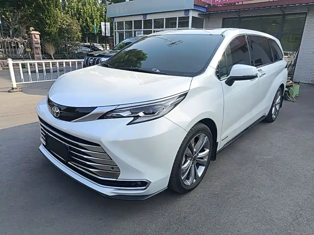 Toyota Sienna — фото 2