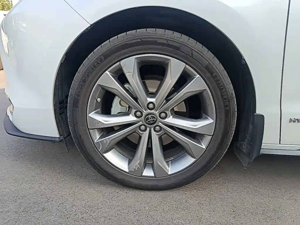 Toyota Sienna — фото 23