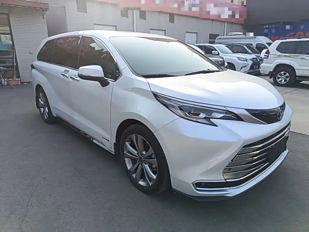 Toyota Sienna — фото 4