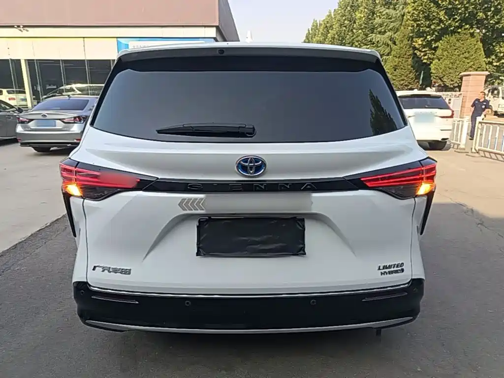 Toyota Sienna — фото 6