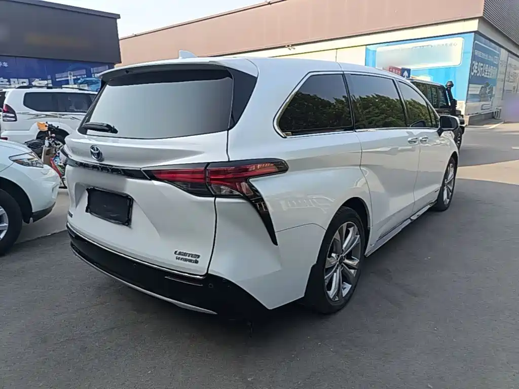 Toyota Sienna — фото 7