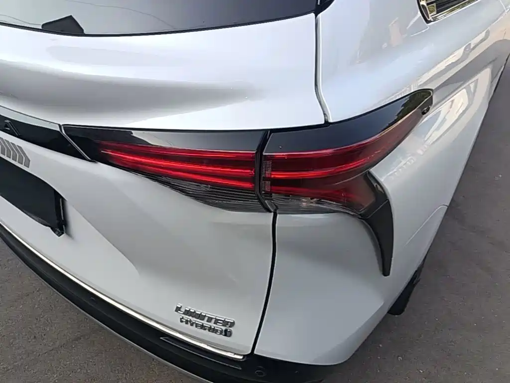 Toyota Sienna — фото 8
