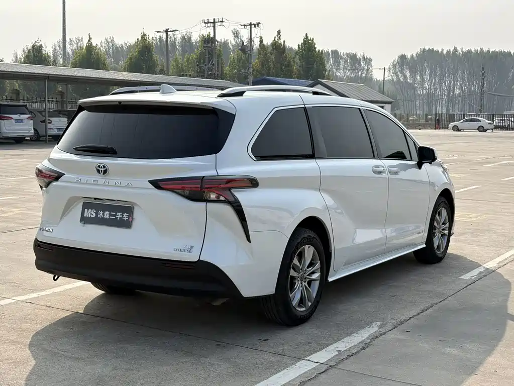 Toyota Sienna — фото 6