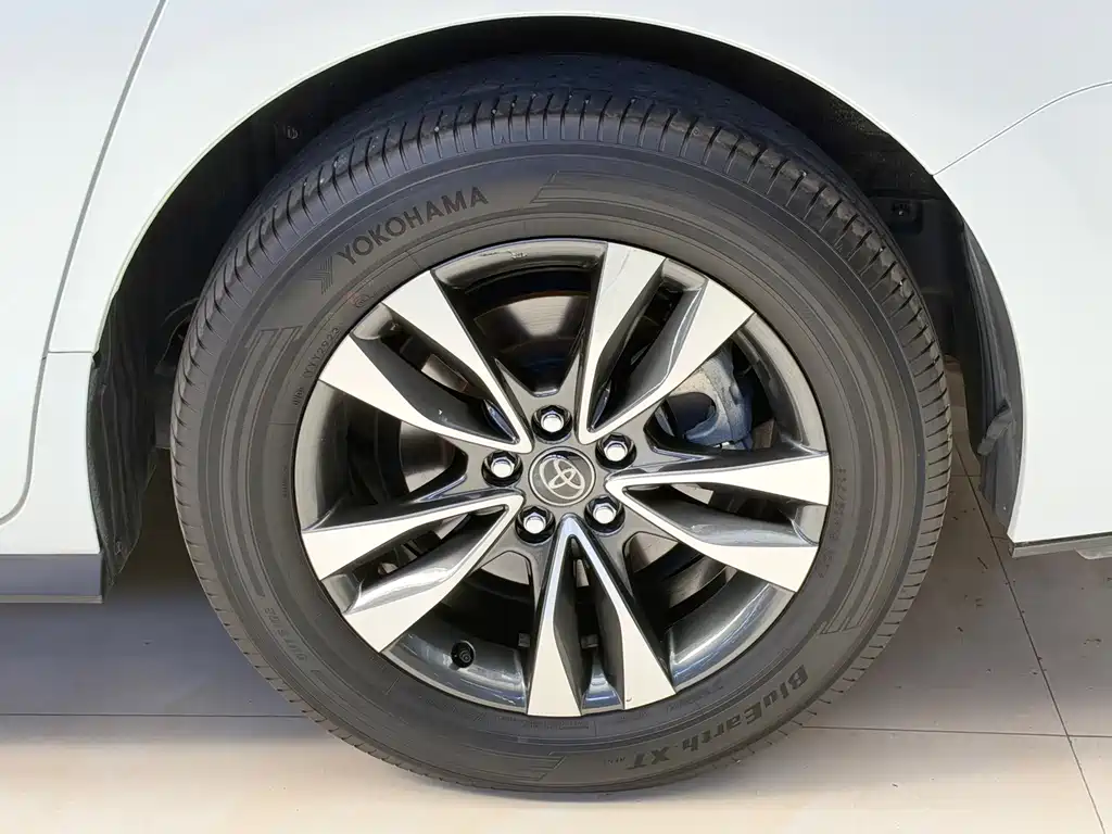 Toyota Granvia — фото 14