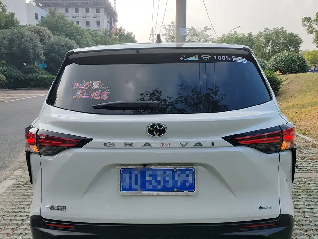 Toyota Granvia — фото 3