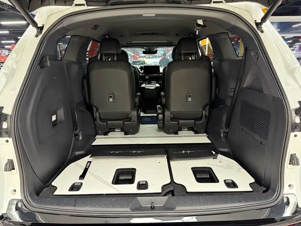 Toyota Sienna — фото 11