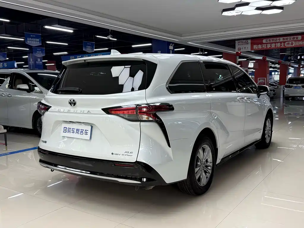 Toyota Sienna — фото 14