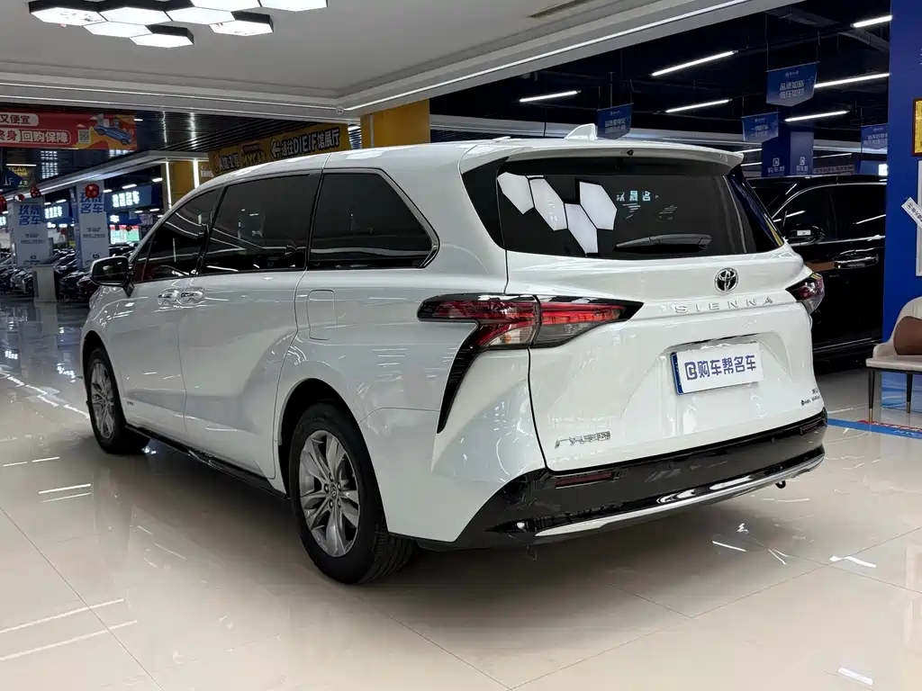 Toyota Sienna — фото 16