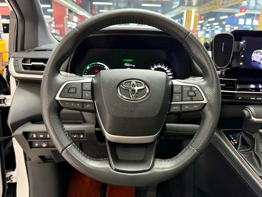 Toyota Sienna — фото 7