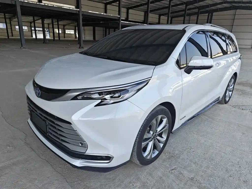 Toyota Sienna — фото 2