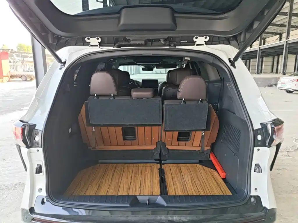 Toyota Sienna — фото 19