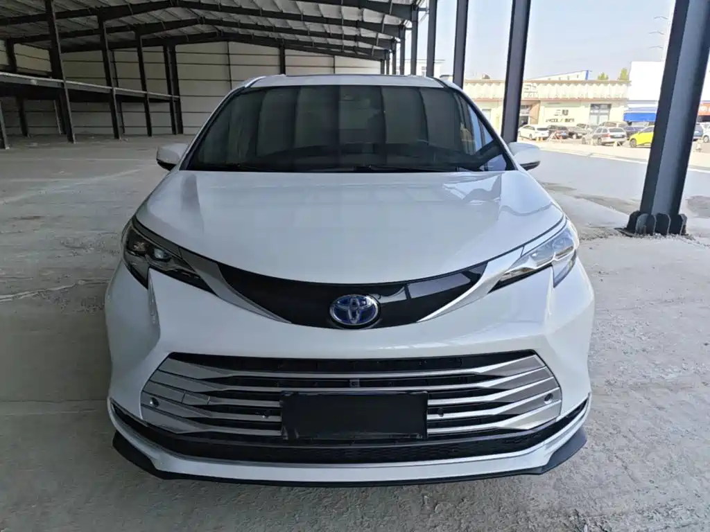 Toyota Sienna — фото 3