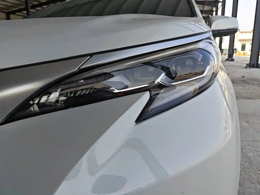 Toyota Sienna — фото 24