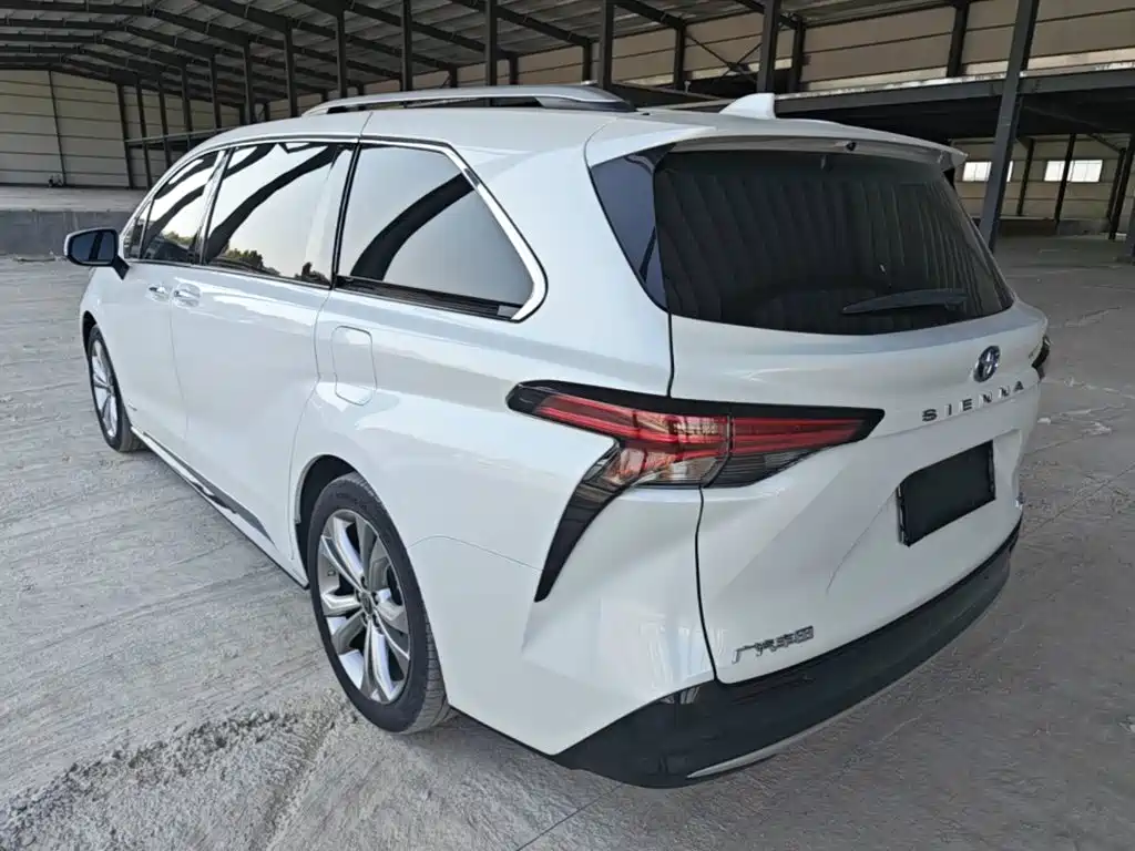 Toyota Sienna — фото 5