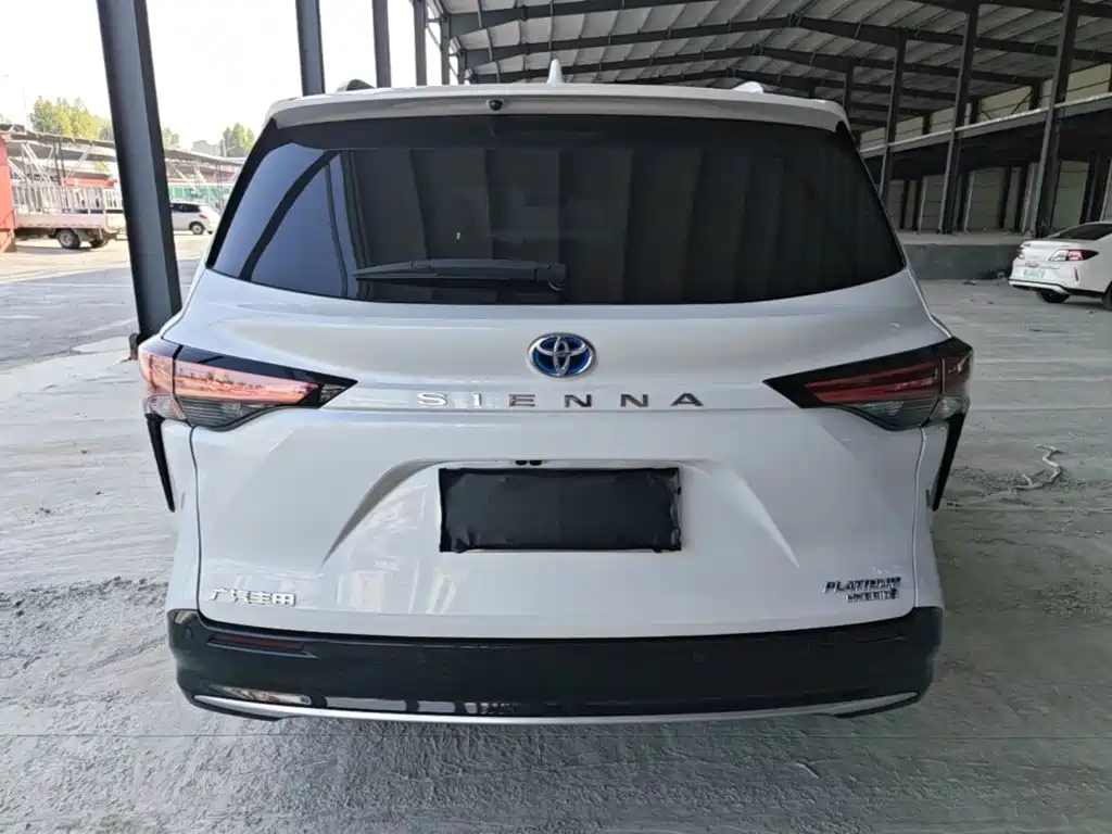 Toyota Sienna — фото 6
