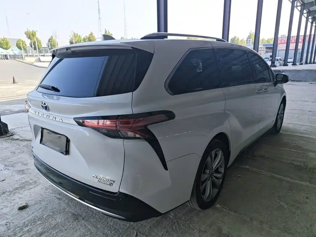Toyota Sienna — фото 7