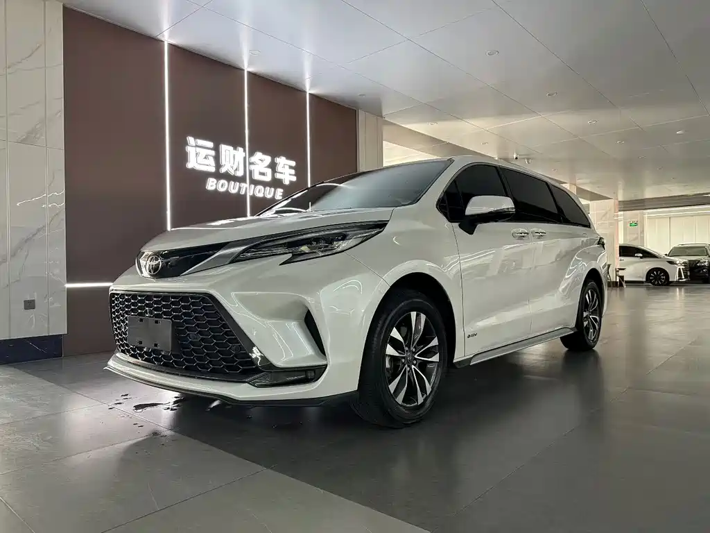 Toyota Granvia — фото 1