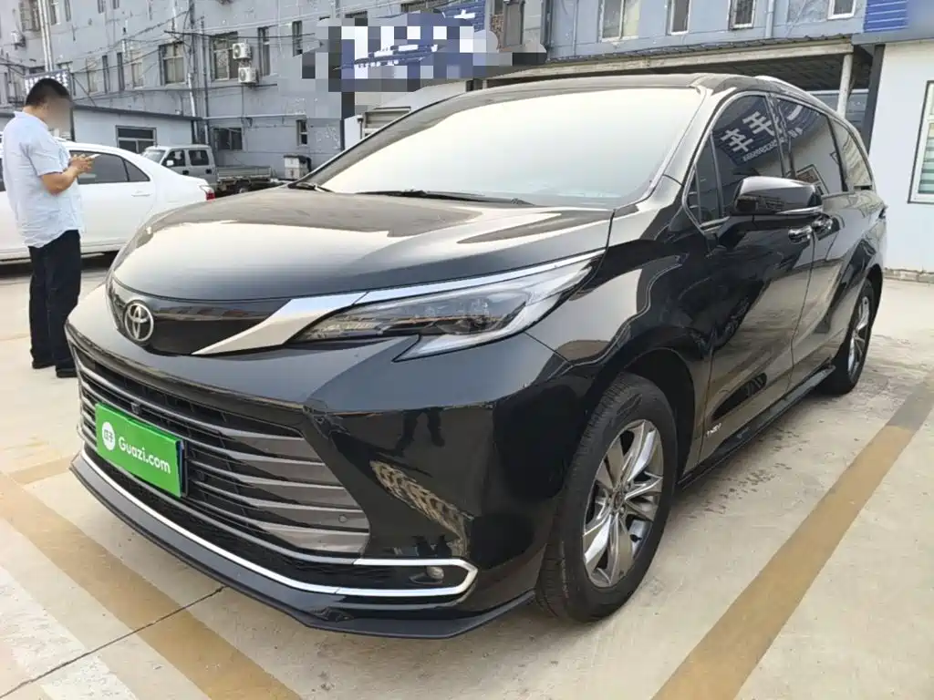Toyota Sienna — фото 2