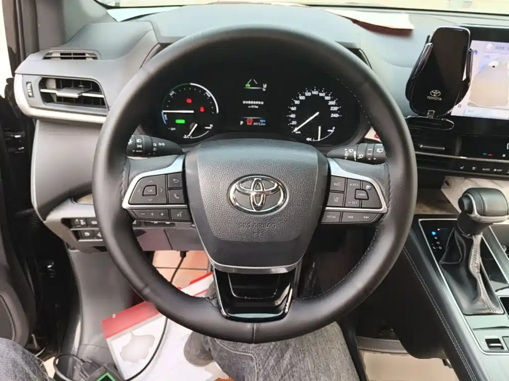 Toyota Sienna — фото 11