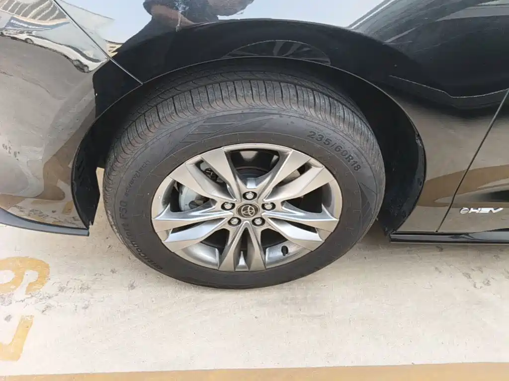Toyota Sienna — фото 23