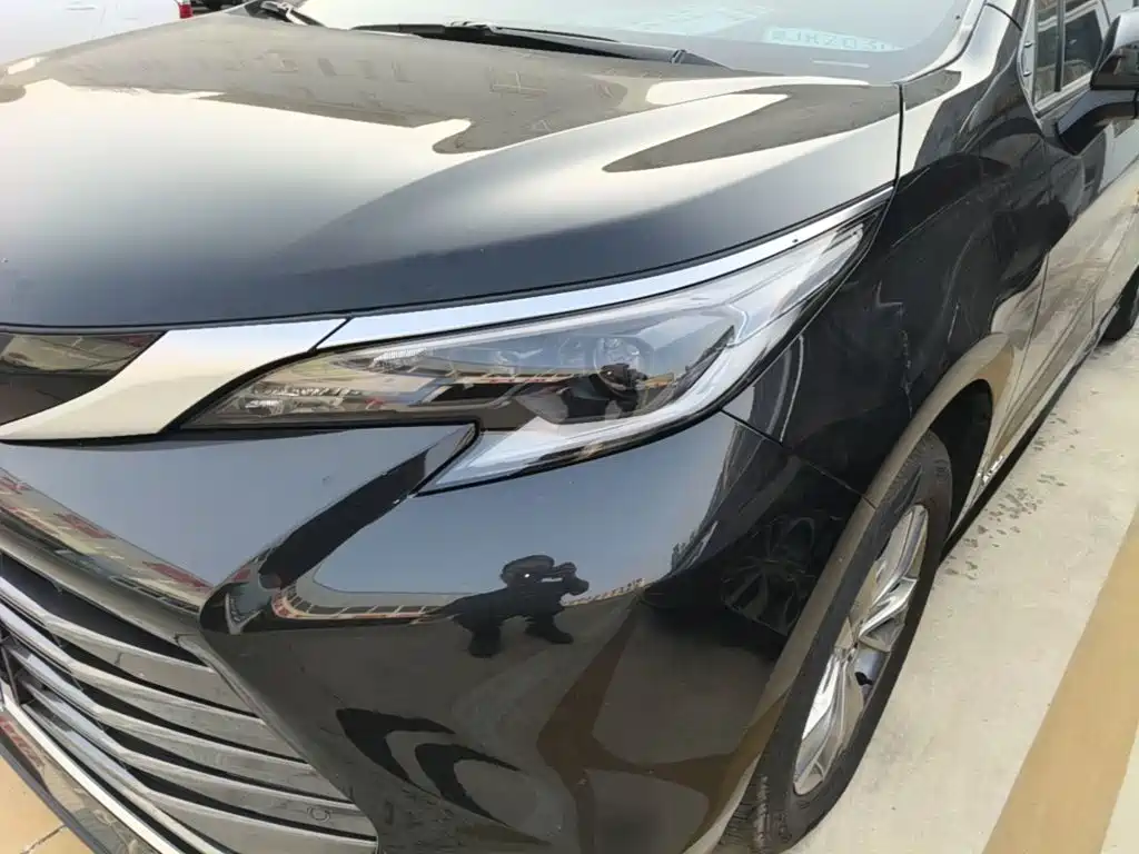 Toyota Sienna — фото 24