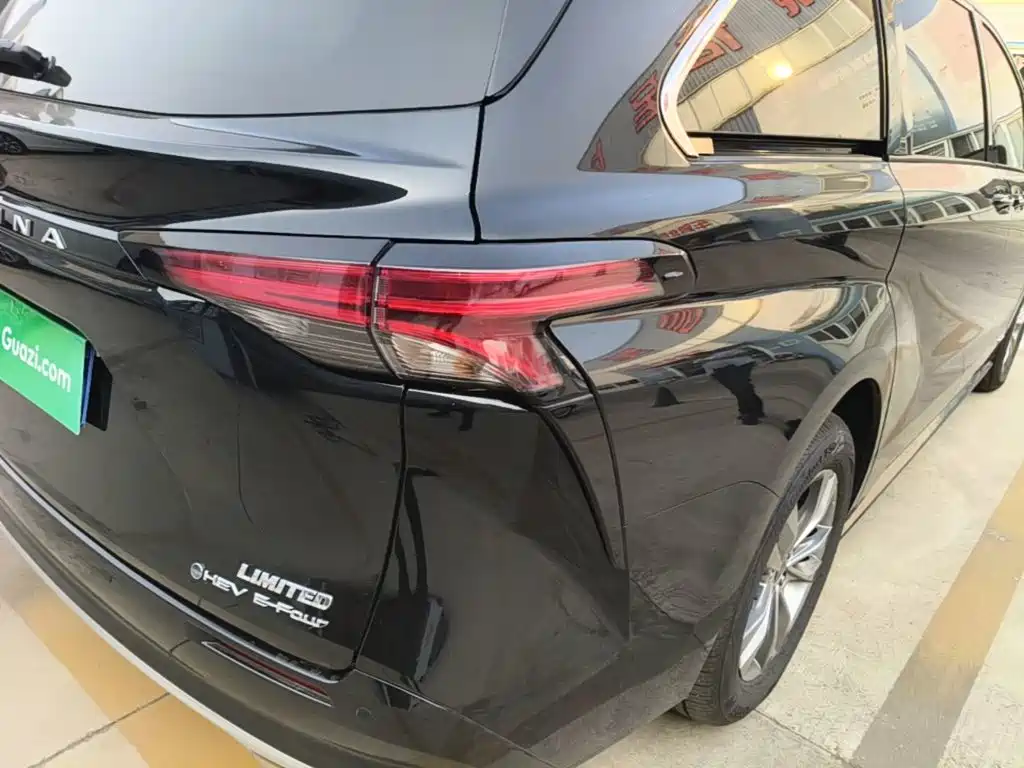 Toyota Sienna — фото 8