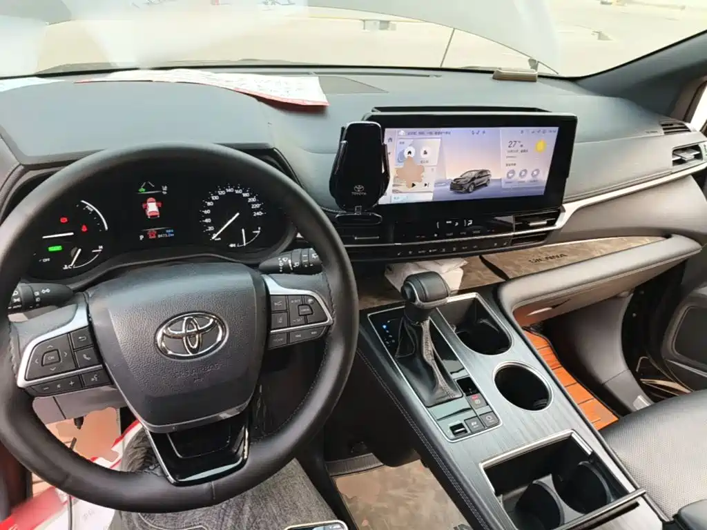 Toyota Sienna — фото 10